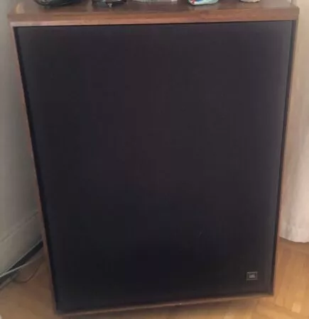 JBL L200